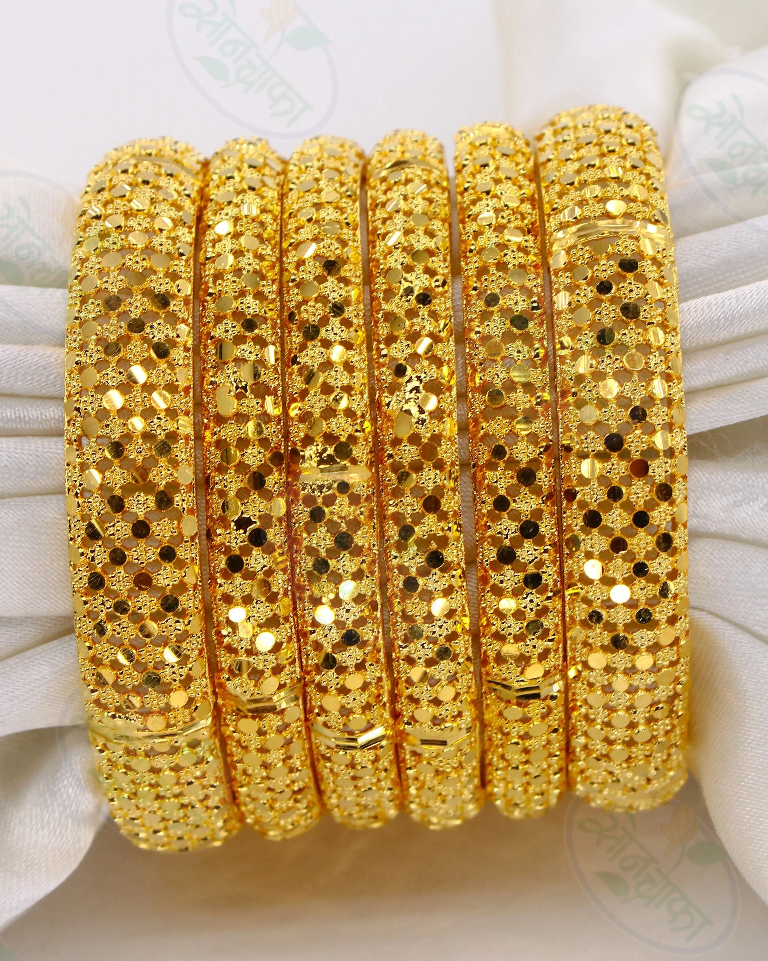 CLASSIC DESIGNER BANGLES SET